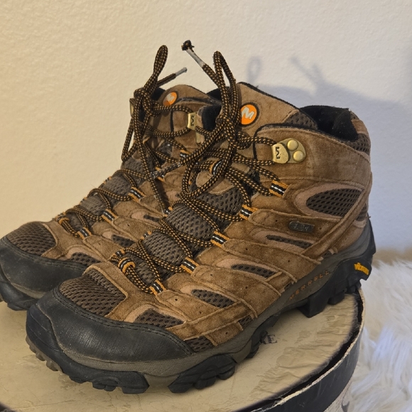 Merrell Men's Tan and Black Athletic Shoes - Picture 1 of 8